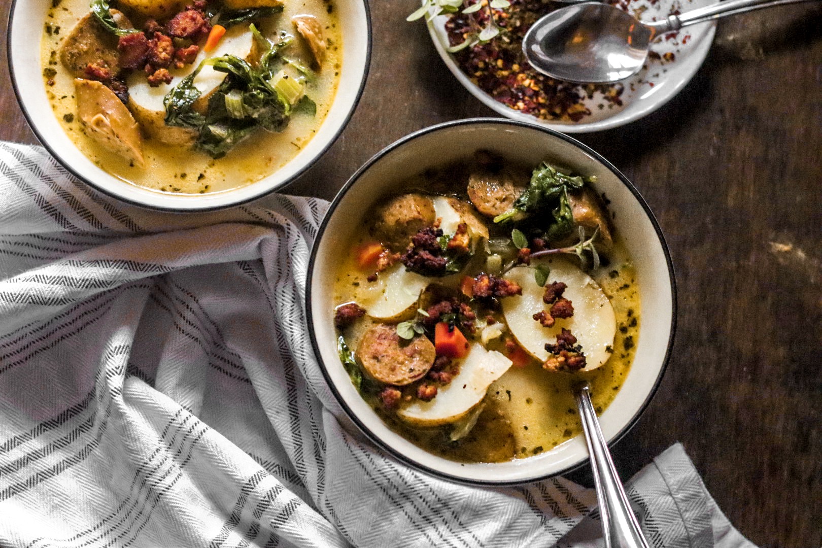 cheesy zuppa toscana with tofu "bacon" crumbles