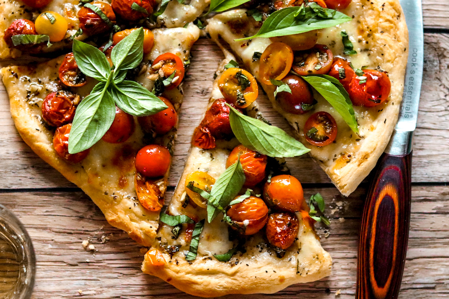 balsamic tomato caprese pizza