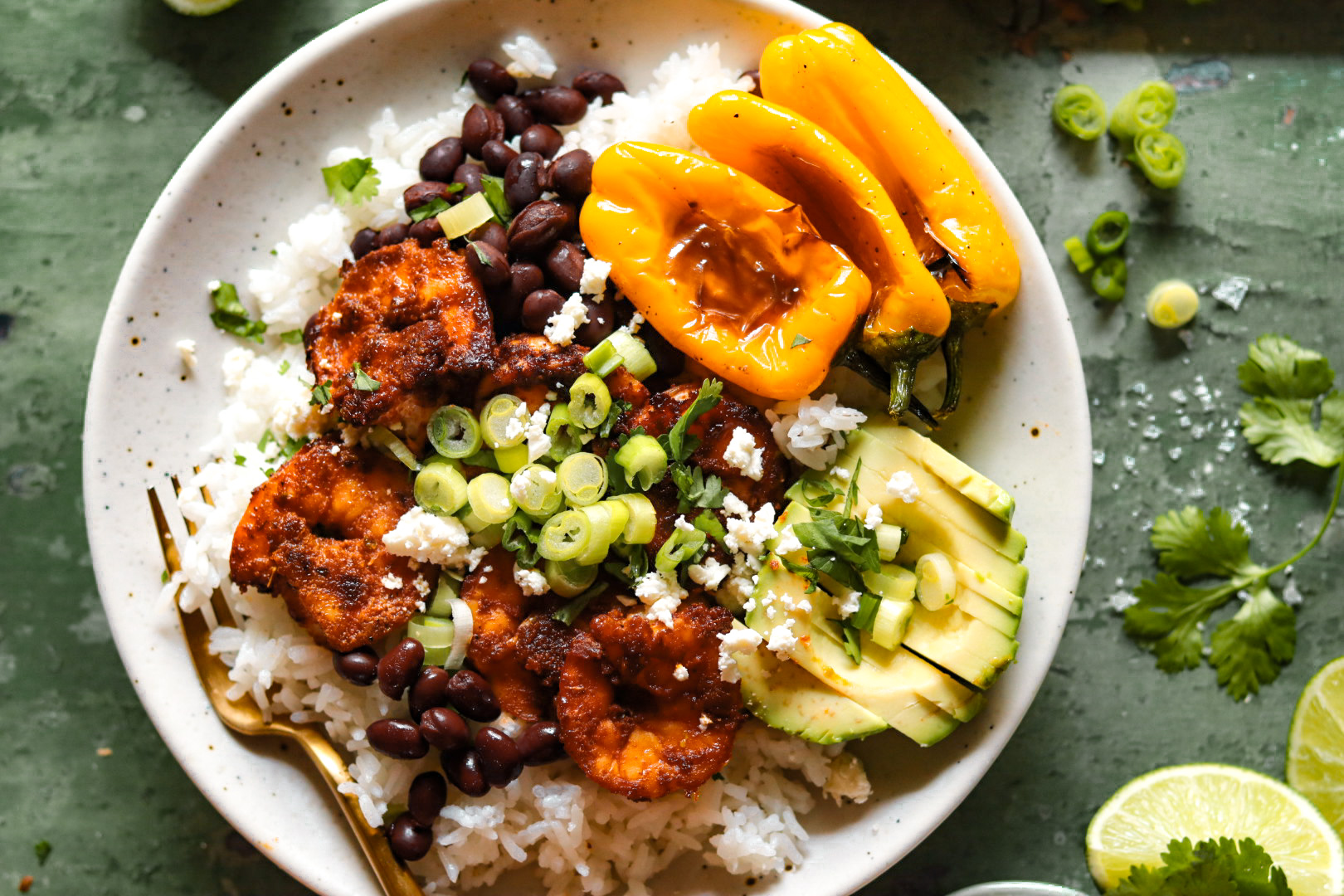 sheet pan spicy shrimp fajita bowls